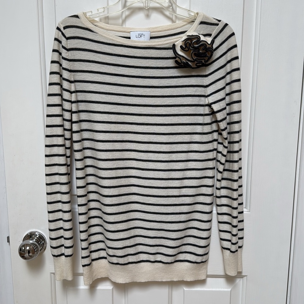 Ann Taylor Loft lightweight Striped Knit sweater w/rosette detail-M